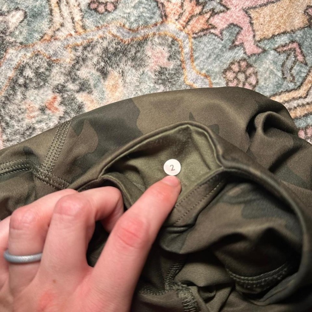 Lululemon Camo Leggings (size 2) - Picture 3 of 5